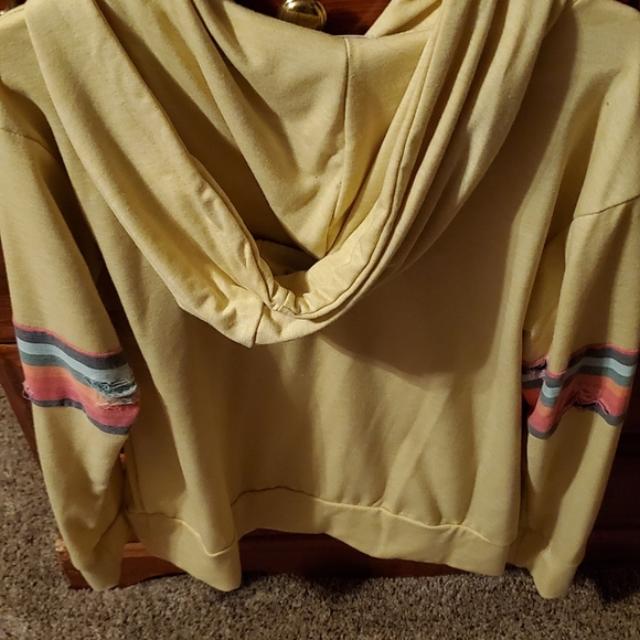 Sweatshirt - Picture 1 of 2